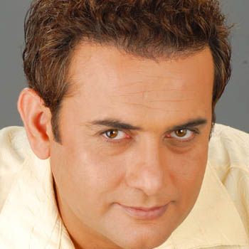 Shahood Alvi Faces Fierce Attitude By Karachi University Girls